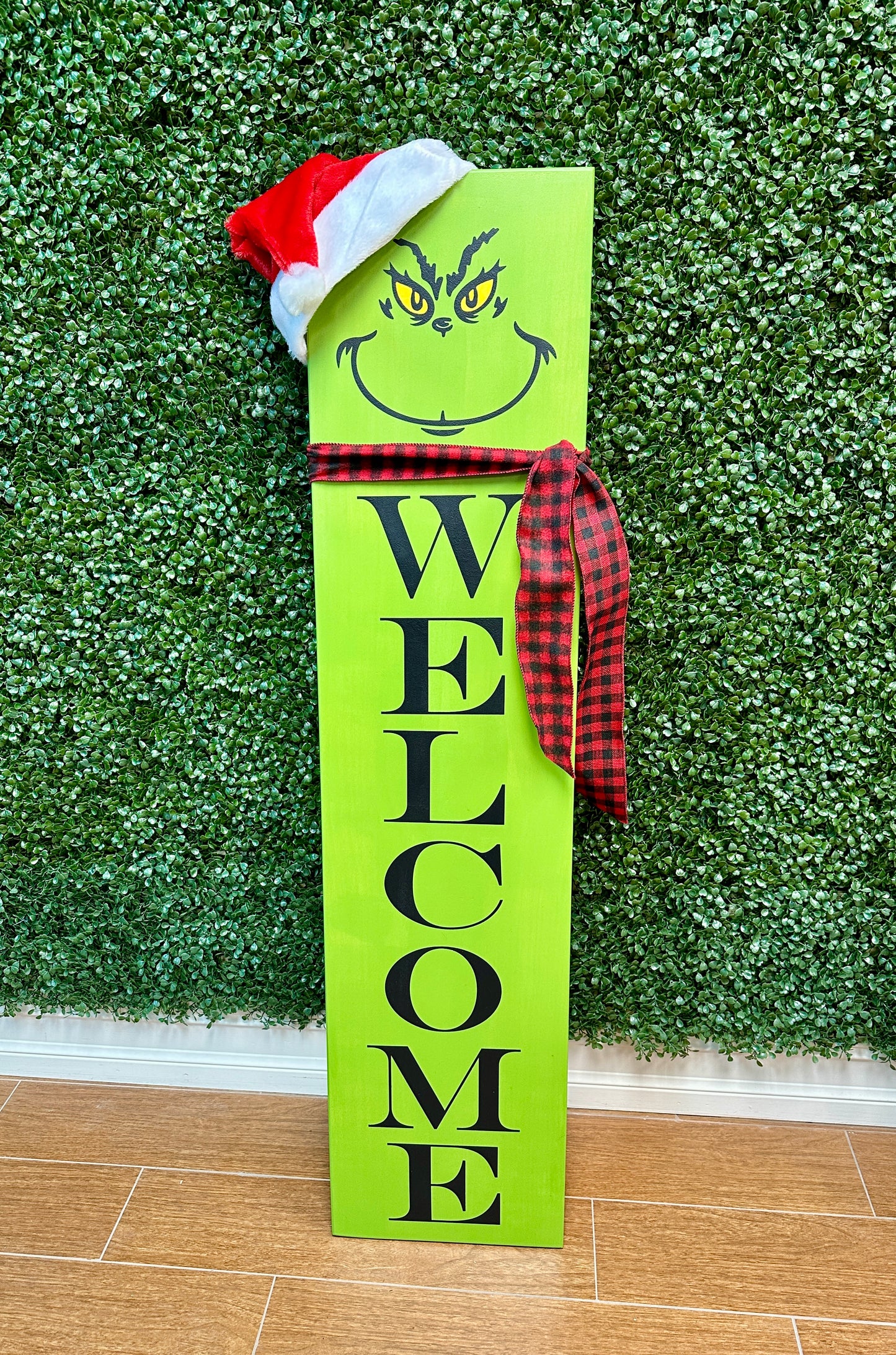 153-Mr. Grinch on plank