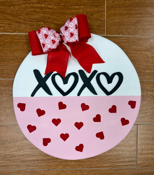 048- XOXO with hearts and bow